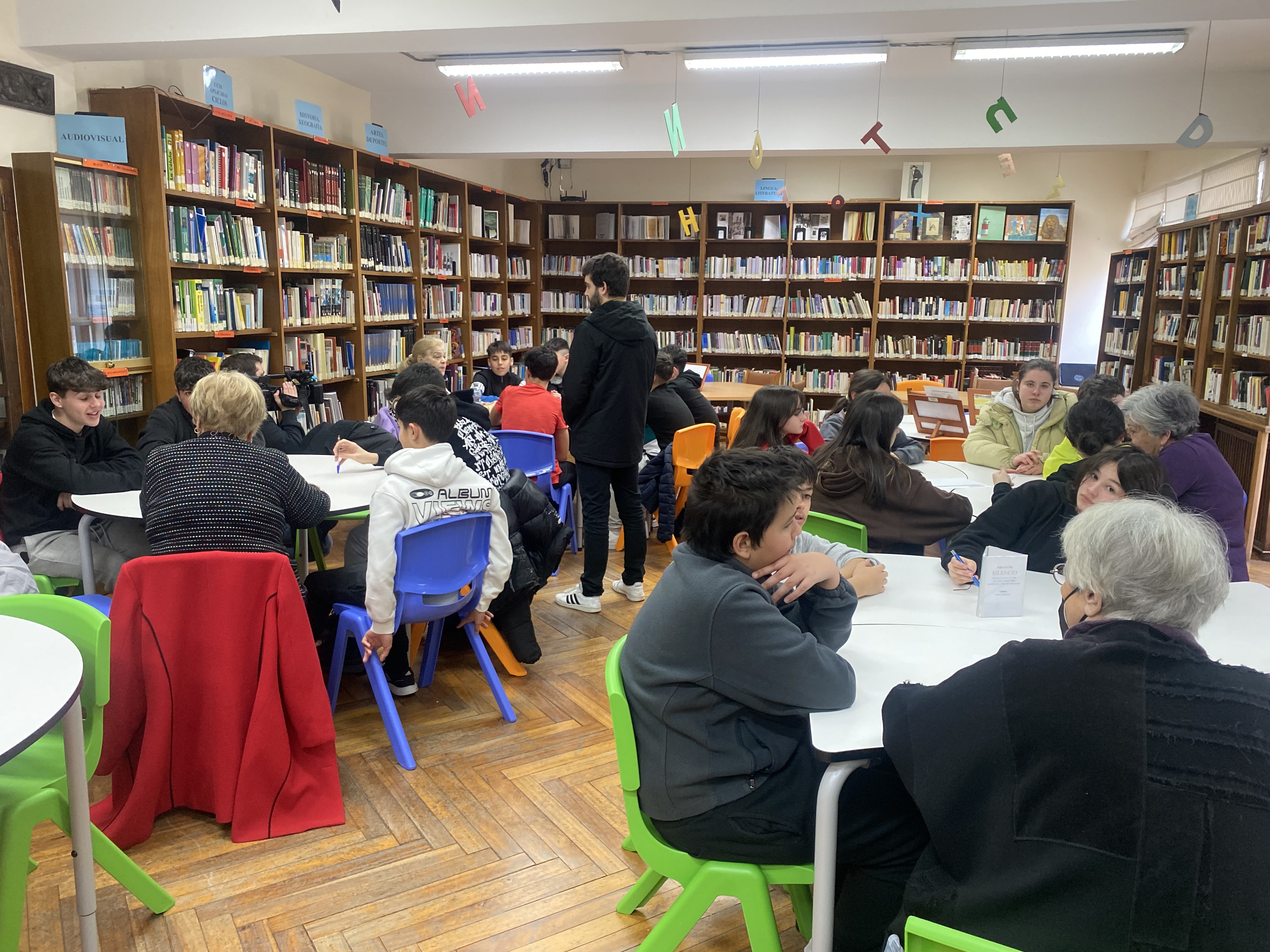 Estudantes de Trazo participan na X edición do proxecto interxeracional de Afundación «Fálame da emigración»